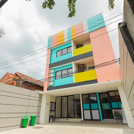 Sans Hotel Clover Ace Surabaya By Reddoorz エクステリア 写真