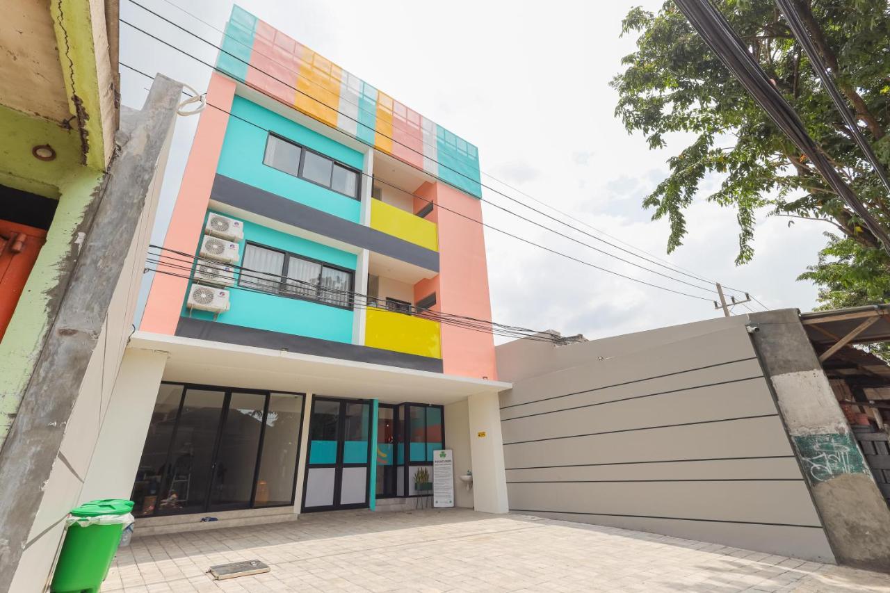 Sans Hotel Clover Ace Surabaya By Reddoorz エクステリア 写真