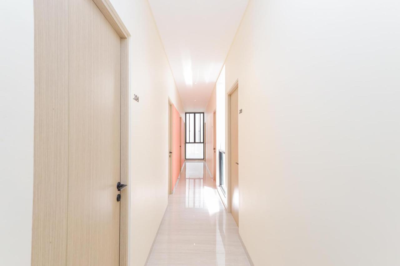 Sans Hotel Clover Ace Surabaya By Reddoorz エクステリア 写真