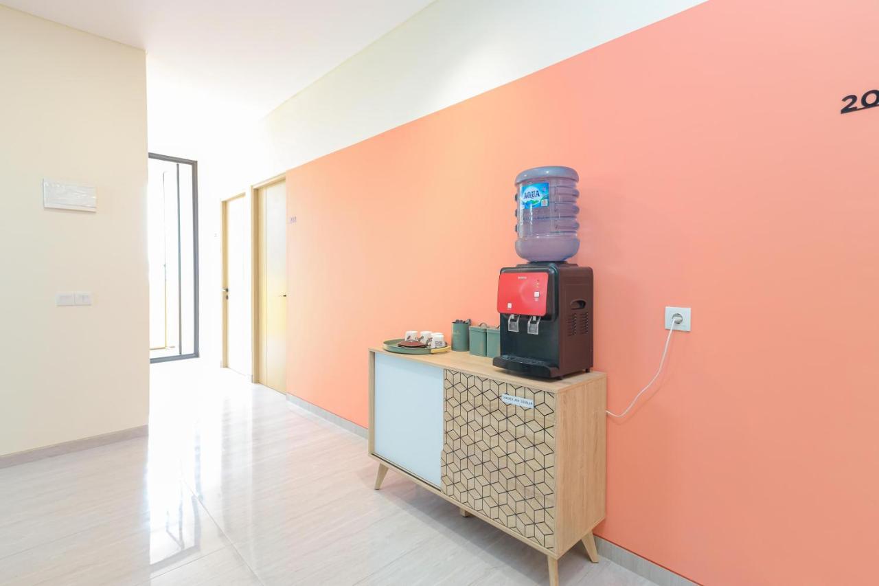 Sans Hotel Clover Ace Surabaya By Reddoorz エクステリア 写真