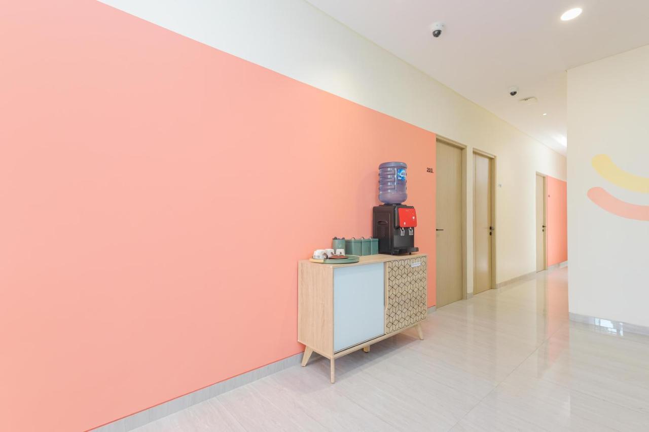 Sans Hotel Clover Ace Surabaya By Reddoorz エクステリア 写真