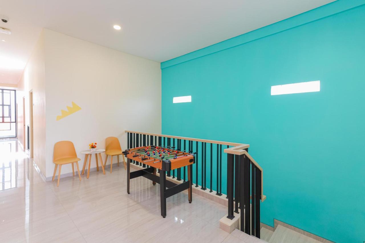 Sans Hotel Clover Ace Surabaya By Reddoorz エクステリア 写真