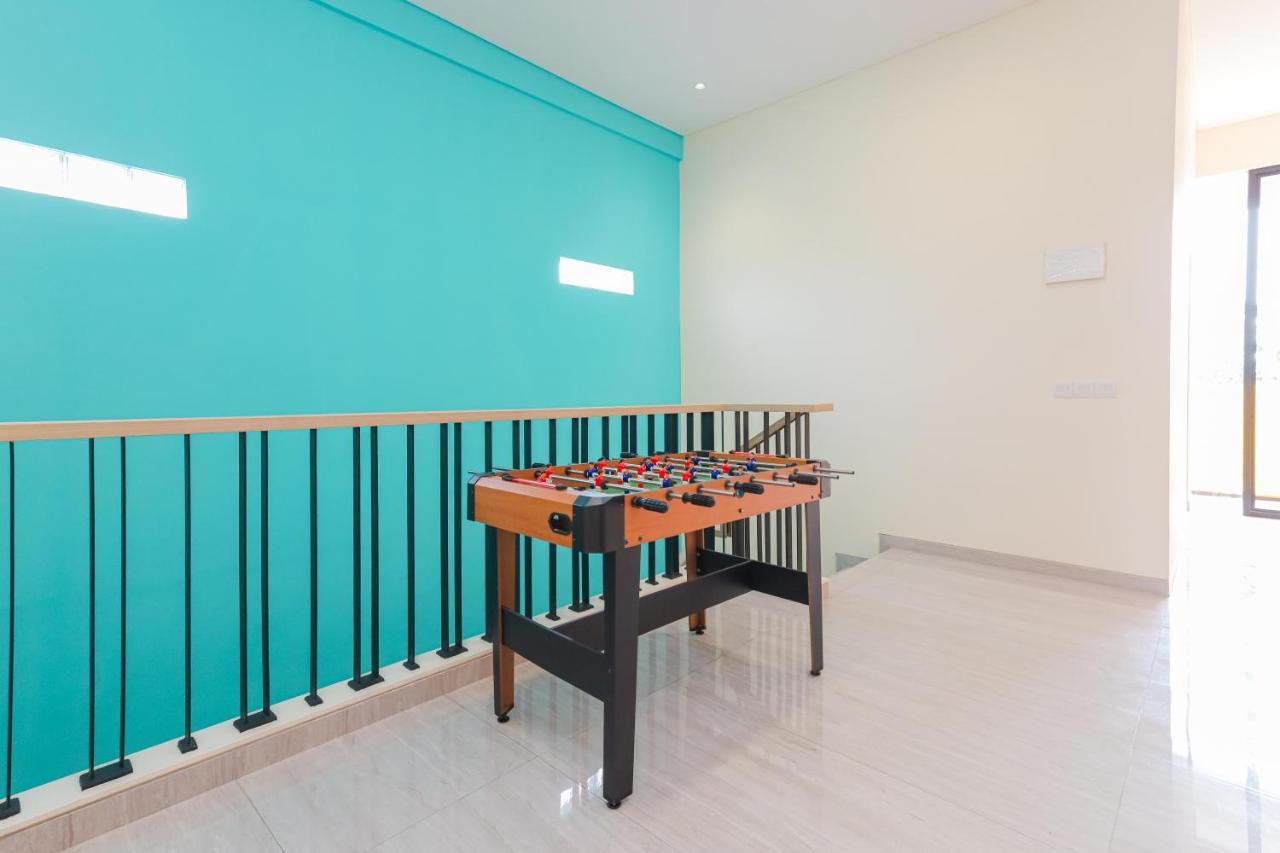 Sans Hotel Clover Ace Surabaya By Reddoorz エクステリア 写真
