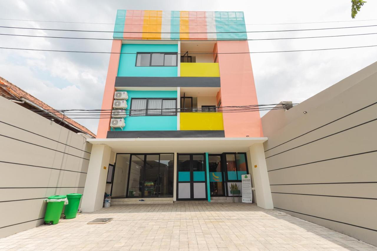 Sans Hotel Clover Ace Surabaya By Reddoorz エクステリア 写真